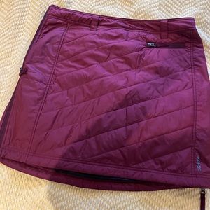 Maroon quilted skirt. Full zipper entry